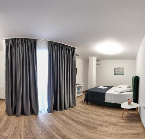Ένα ή περισσότερα κρεβάτια σε δωμάτιο στο Hotel Emma