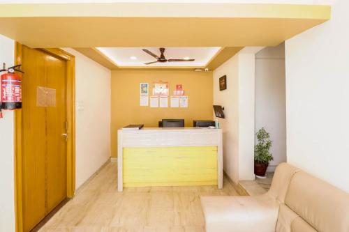 an office with a reception desk and a couch at Collection O Kewal Palace Hyderabad Gate in Varanasi
