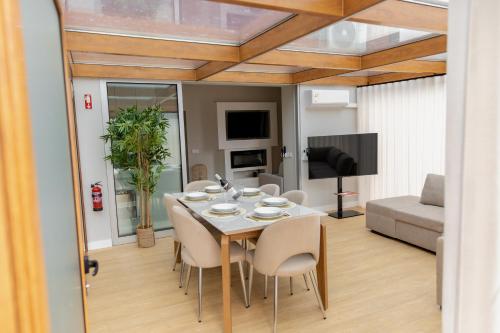 a dining room with a table and chairs at HOMELIKE FUNCHAL II in Funchal