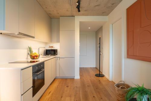 Η κουζίνα ή μικρή κουζίνα στο Host Wise - Seaside Bright Flat w Balcony