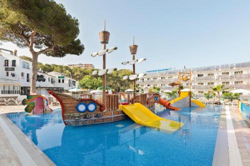 Bazén v ubytování Hotel Best Cap Salou nebo v jeho okolí