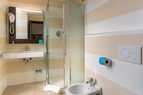 B&B Hotel Genova Principeにあるバスルーム