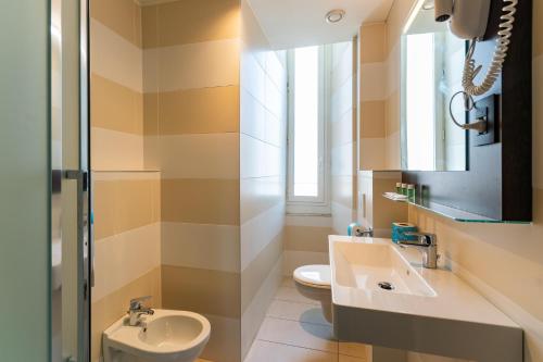B&B Hotel Genova Principeにあるバスルーム