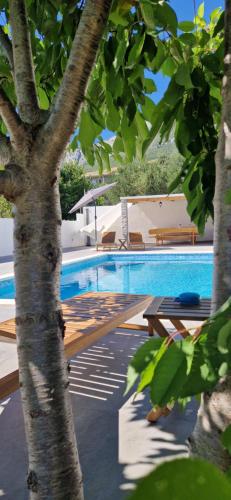 "Heaven on earth" with pool