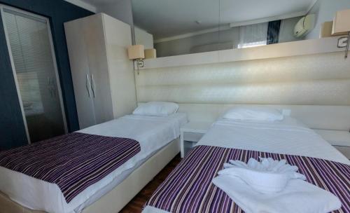 two beds sitting next to each other in a room at Gold Butik Otel in Marmaris