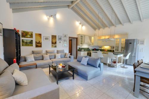 Kalokairia Residence