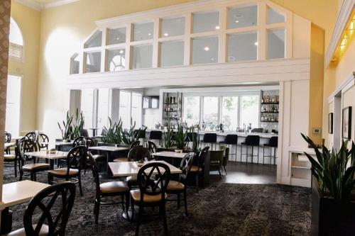 Restaurace v ubytování Majestic Inn and Spa