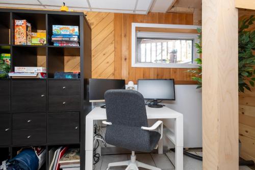 an office with a desk with a computer and a chair at Lake House Chalet Laurentians in Nominingue