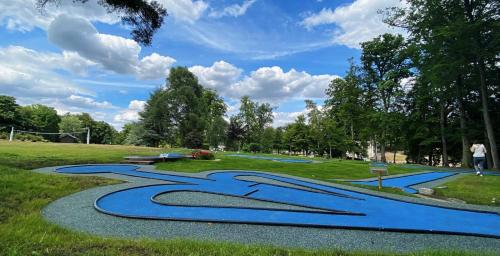 a skate park with a skateboard ramp in a park at Les Duchesses in Forges-les-Eaux