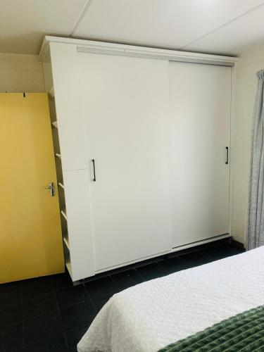 Postel nebo postele na pokoji v ubytování ZuRis Nest