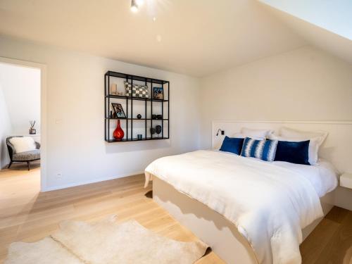 Cama o camas de una habitación en Luxury 455m2 Villa in Waterloo