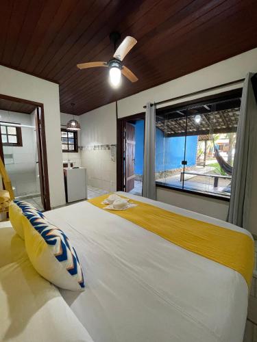 En eller flere senge i et værelse på Pousada Fora da Rotina