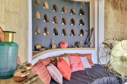 Ein Sitzbereich in der Unterkunft Somewhere Only We Know Resort