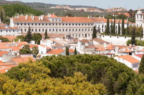 a view of a city with white buildings and trees at Alentejo Marmòris Hotel & Spa in Vila Viçosa