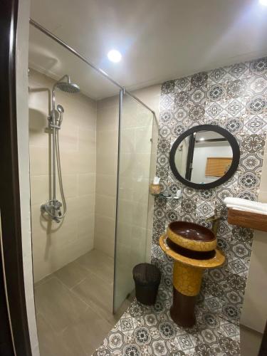 Ένα μπάνιο στο Binh Duong Resident Hotel