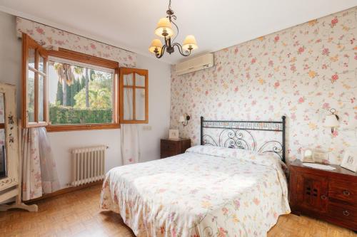 chalet, villa rodeada de naturaleza piscina a doce klm de Valencia y 7 del aeropuerto