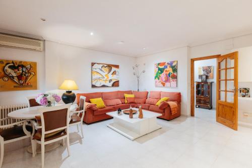 chalet, villa rodeada de naturaleza piscina a doce klm de Valencia y 7 del aeropuerto