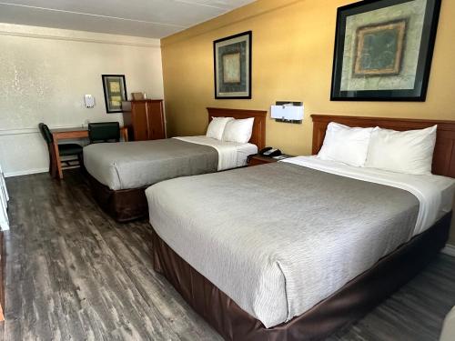 Postel nebo postele na pokoji v ubytování Quality Inn Nacogdoches Near University