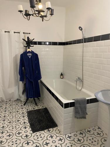 a bathroom with a bath tub and a sink at Apartman Modrý dom in Levoča