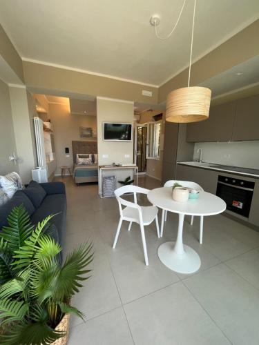 a living room with a couch and a table at IL MARE BLU in Lerici