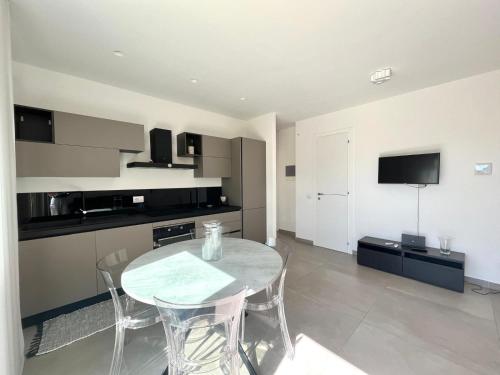a kitchen with a table and chairs in a room at Vittoria Apartament in Tirrenia