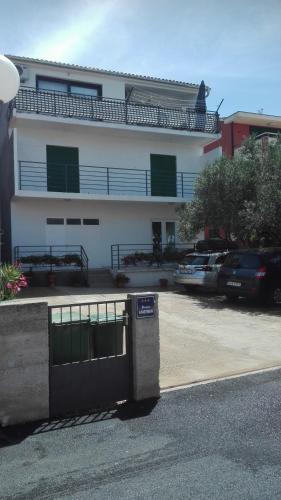 Apartment in Brodarica with sea view, balcony, air conditioning, WiFi (4731-5)