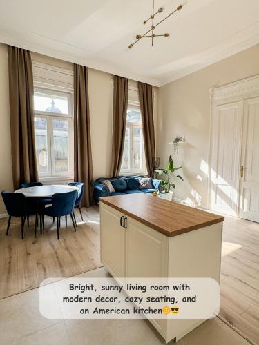Luxury Parisian Designed 3-Bedroom Gem in Heart of Budapest 1137 Budapest, Szent István körút 10 kép - 3