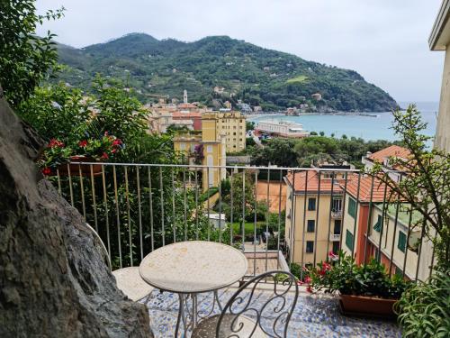 a table and chairs on a balcony with a view at Bilocale vicinissimo 50m mare in Levanto