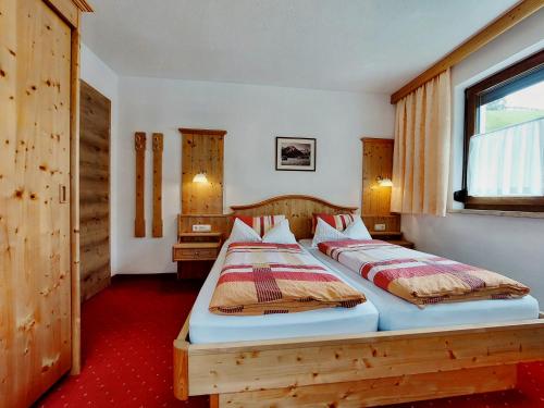 a bedroom with two beds and a window at Apartment Brandau in Kappl