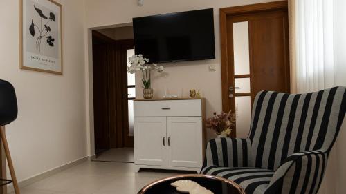 TV a/nebo společenská místnost v ubytování Thermal Írisz Apartman