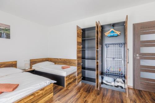 a bedroom with two beds and a window at HP APARTMÁNY SKIAREÁL- Buková Hora v Orlických horách 100 m od lanovky in Červená Voda