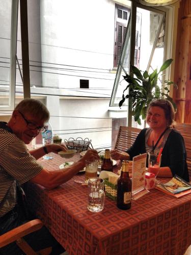 Comida en o cerca de este hotel