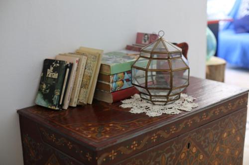 a table with books and a lantern on top at Sérénité Marine in Fnidek