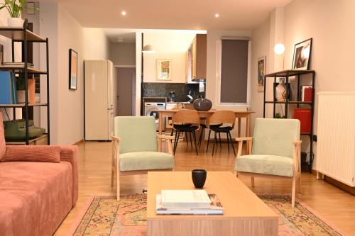 Stylish and spacious apartment in cool area