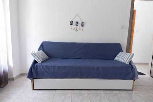 a couch with a blue cover in a room at Sunrise Vergia Apartments in Vergia