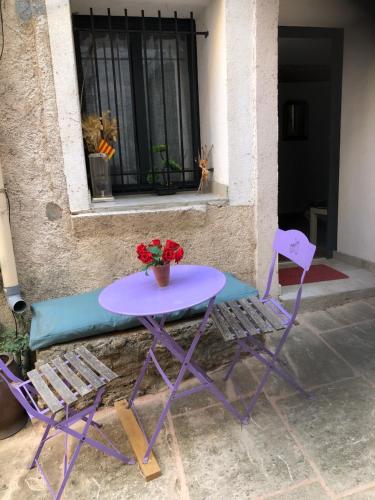 Logement neuf centre du village aux pieds du château