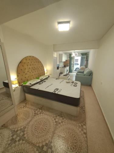 a bedroom with a large bed in a room at Apartamento MOTA 8 in Xeraco