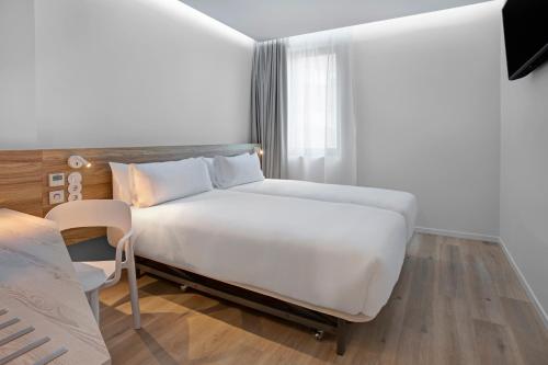 Ένα ή περισσότερα κρεβάτια σε δωμάτιο στο B&B HOTEL Porto Gaia