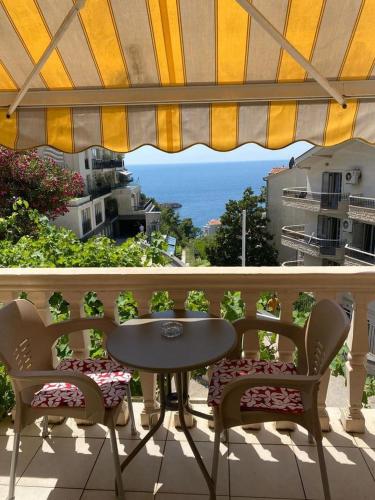 a patio with a table and chairs on a balcony at Apartments Dunja in Sveti Stefan