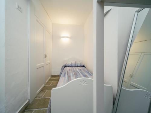 a small room with a bed and a mirror at LA FINESTRA SUL MARE - Antonella Apartment in Vieste