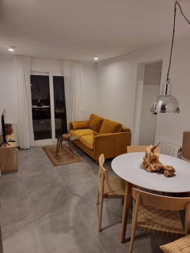 Apartamento NINES moderno y céntrico, en zona tranquila cerca de la playa