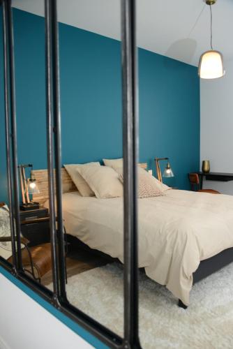 Ένα ή περισσότερα κρεβάτια σε δωμάτιο στο Chambres d'hôtes Les Tisserands