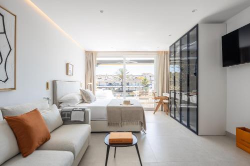 Golden Mile Studio I Seaview I Pools I Beach 4minutes walk I Free Parking