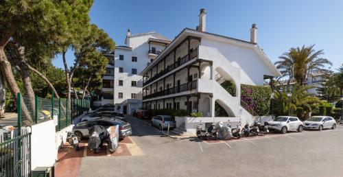 Golden Mile Studio I Seaview I Pools I Beach 4minutes walk I Free Parking