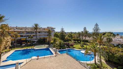 Golden Mile Studio I Seaview I Pools I Beach 4minutes walk I Free Parking