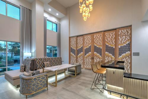 a waiting room with a table and chairs at Hampton Inn & Suites by Hilton Shenandoah The Woodlands in The Woodlands
