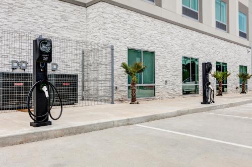 a parking meter on a sidewalk in front of a building at Hampton Inn & Suites by Hilton Shenandoah The Woodlands in The Woodlands