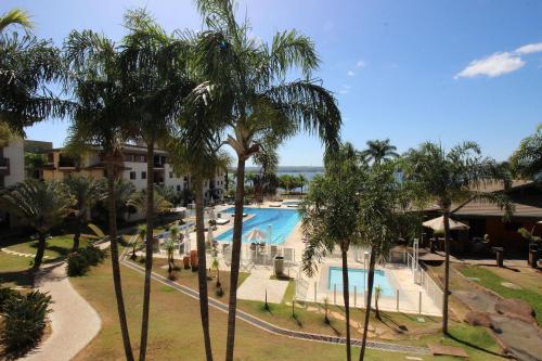 a view of the pool at a resort with palm trees at OZPED Flats Particulares Edifício Life Resort in Brasilia