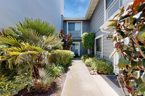a house with plants in front of it at Gateshead Haven in Oxnard