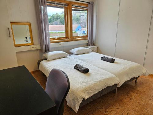 Katil atau katil-katil dalam bilik di Doubleroom 206 near Kristiansand